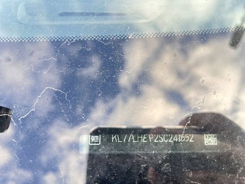 Used 2025 Chevrolet Trax LT w/ LT Convenience Package image 5