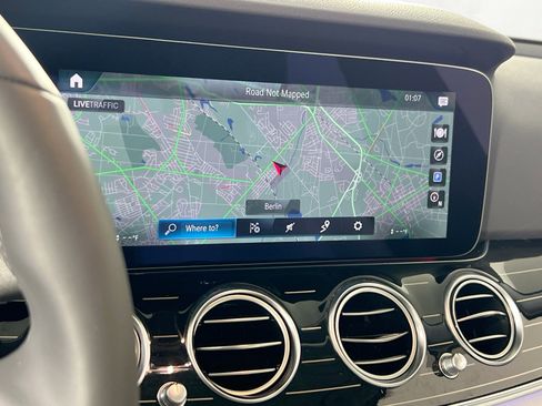 Used 2023 Mercedes-Benz E 350 4MATIC Sedan image 13