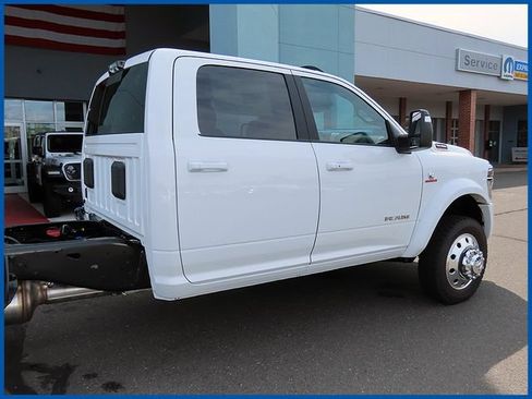 New 2026 RAM 5500 4x4 Crew Cab w/ Laramie Trim Package image 7