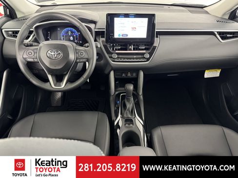 Certified 2025 Toyota Corolla Cross XLE image 24
