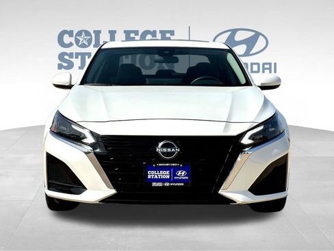 Used 2024 Nissan Altima 2.5 SV w/ SV Premium Package FWD image 5