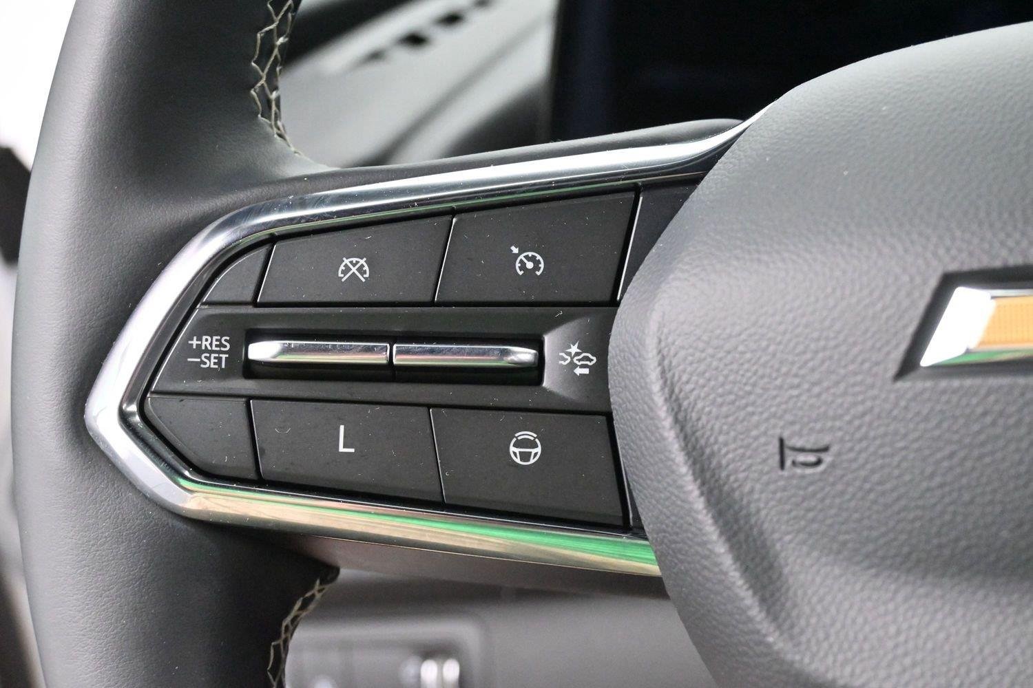 Used 2025 Chevrolet Traverse High Country FWD image 20