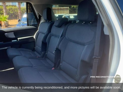 Used 2025 Ford Expedition Active AWD/4WD image 12