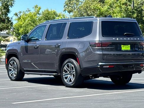 Used 2025 Jeep Wagoneer Series II AWD/4WD image 3