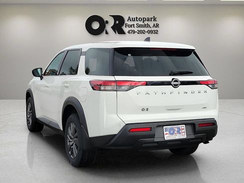 Used 2025 Nissan Pathfinder S AWD/4WD image 4