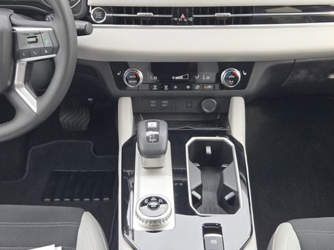 Used 2025 Mitsubishi Outlander SE FWD image 17