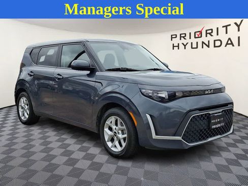 Used 2024 Kia Soul LX w/ Option Group 015 FWD image 3