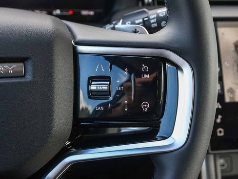 Used 2025 Land Rover Discovery Sport S image 37