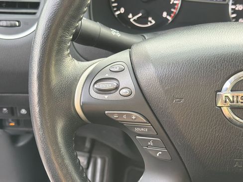 Used 2020 Nissan Pathfinder SL FWD image 28