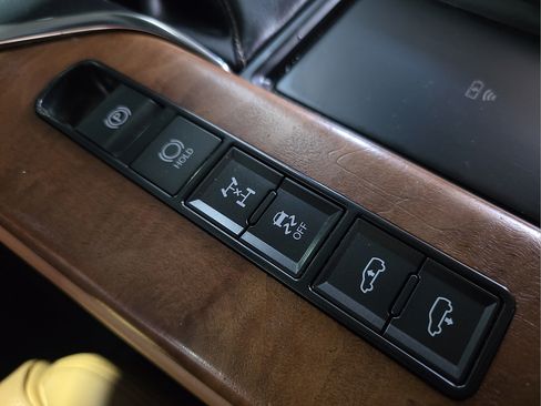Used 2023 Lexus LX 600 4WD w/ Accessory Package (Z1) image 21
