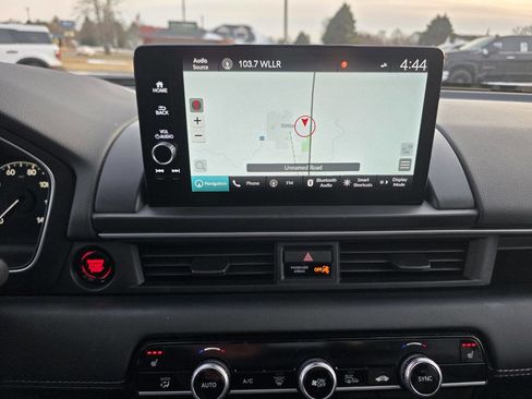 Used 2024 Honda Pilot Touring image 18