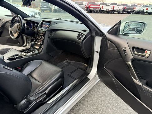 Used 2013 Hyundai Genesis 3.8 image 12