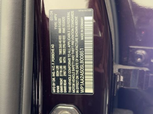 Certified 2025 Porsche Macan Turbo image 21