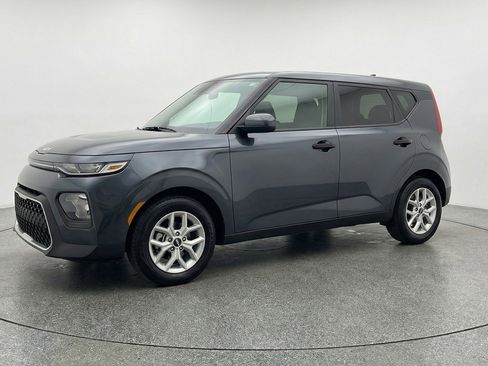 Used 2025 Kia Soul LX w/ LX Technology Package image 3