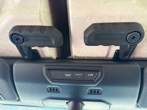 Used 2020 Jeep Wrangler Unlimited Sahara w/ Uconnect 4C Nav & Sound Group image 11