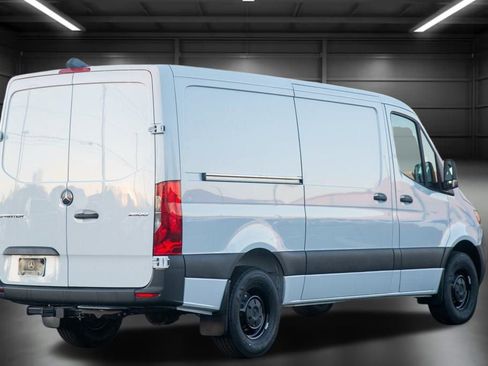Used 2025 Mercedes-Benz Sprinter 2500 image 11