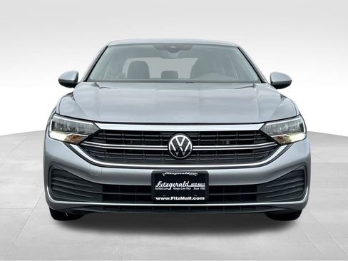 Used 2024 Volkswagen Jetta SE image 5