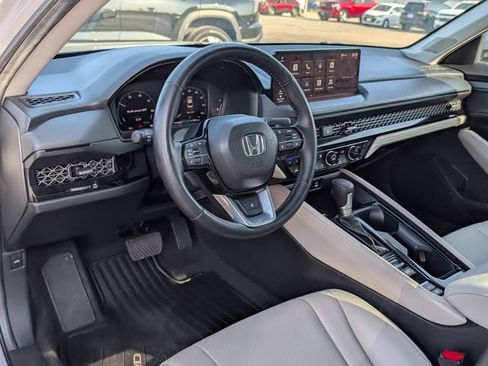 Used 2025 Honda Accord Touring image 4