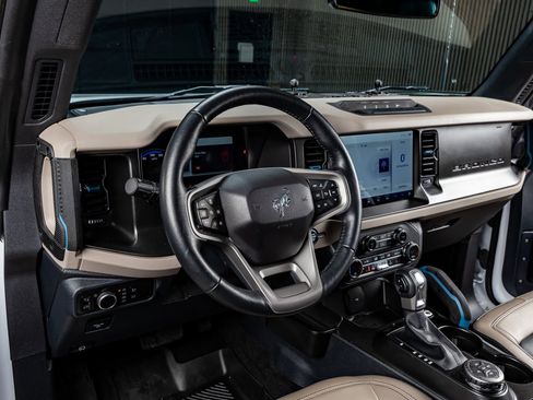 Used 2023 Ford Bronco Wildtrak image 16