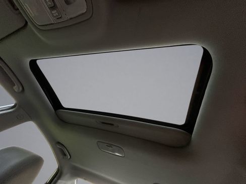 Used 2010 Hyundai Elantra SE FWD image 23