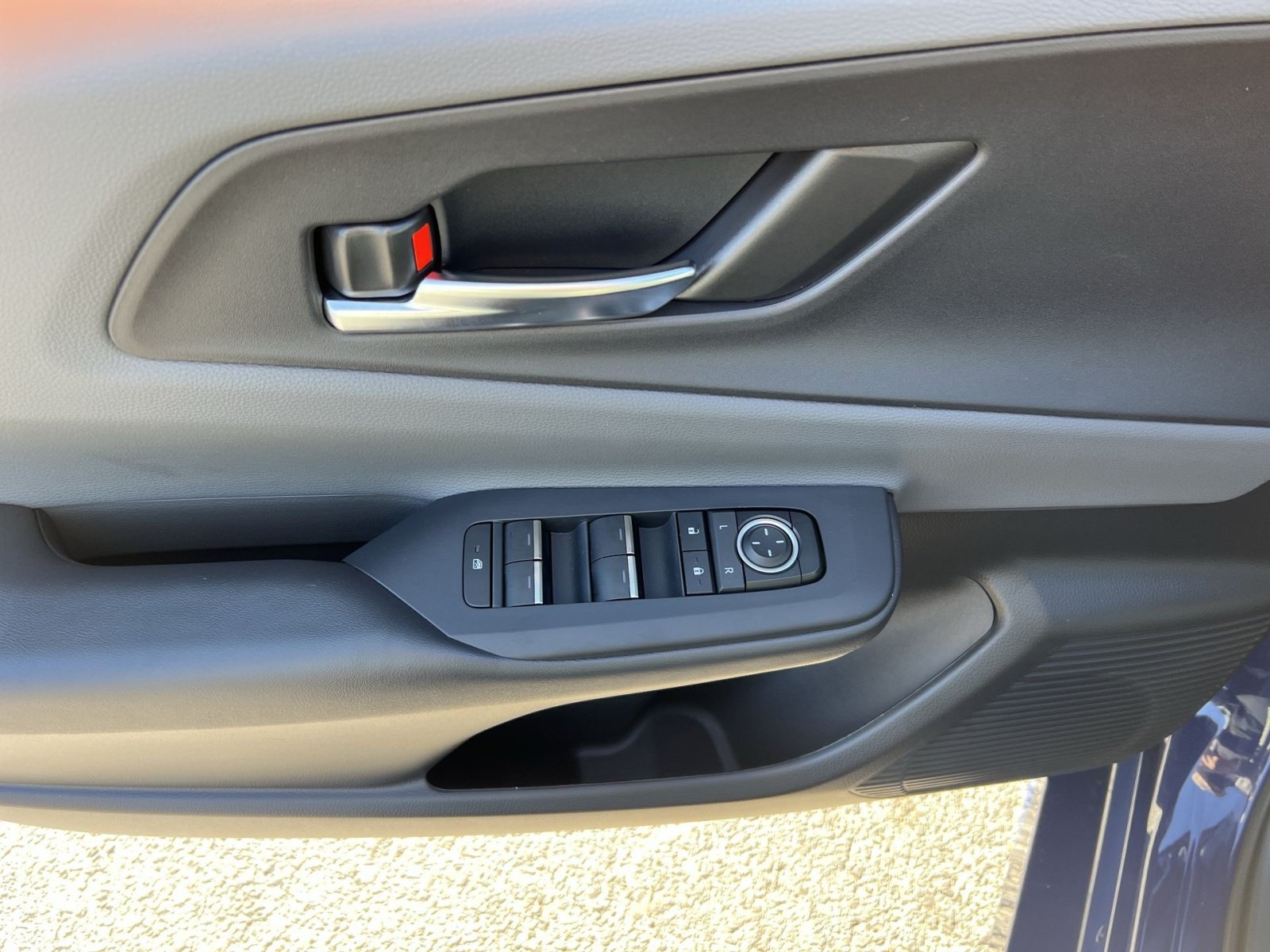 Used 2025 Toyota Prius XLE AWD/4WD image 15