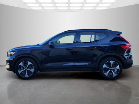 Used 2023 Volvo XC40 B4 Ultimate image 4