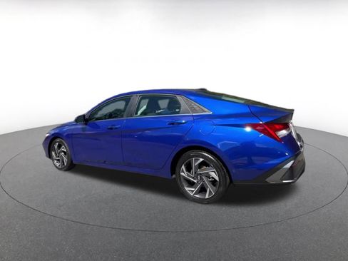 Used 2025 Hyundai Elantra SEL image 10