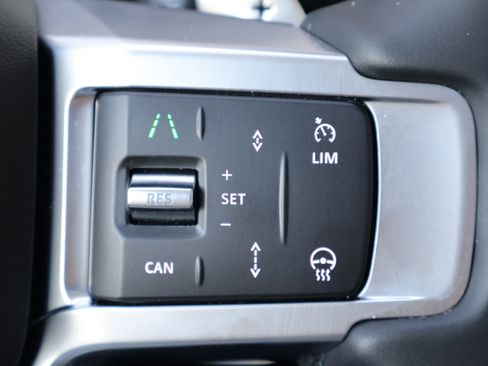 Certified 2025 Land Rover Discovery S AWD/4WD image 17