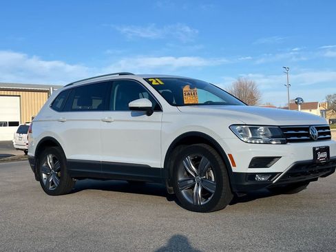 Used 2021 Volkswagen Tiguan S image 3