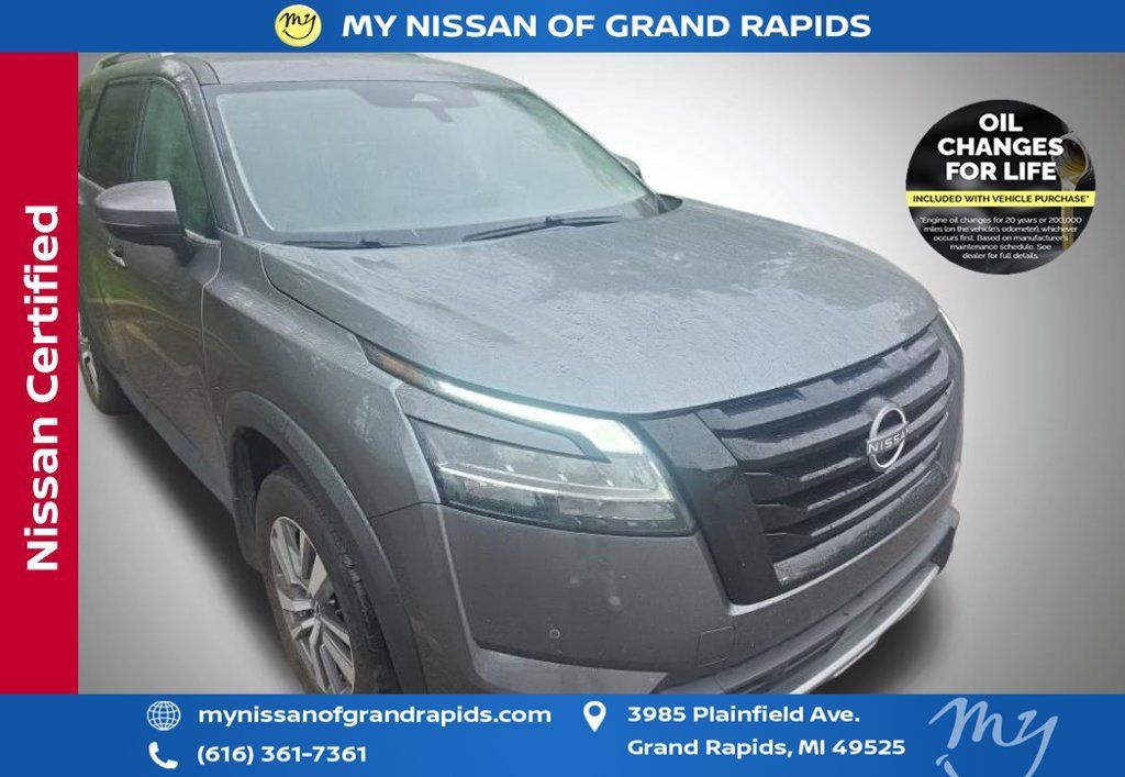 Used 2024 Nissan Pathfinder SL w/ Black Appearance Package AWD/4WD image 1