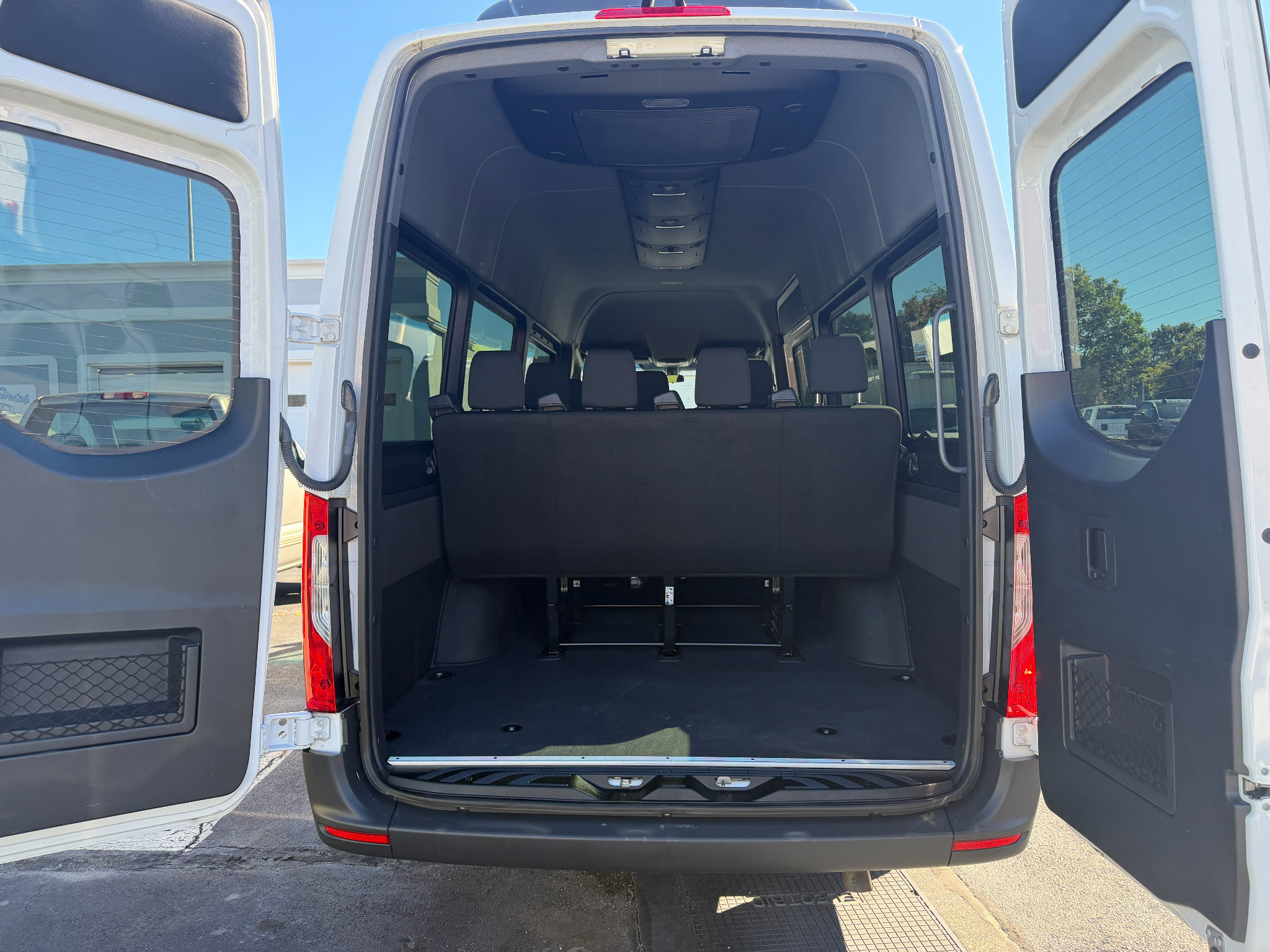 Used 2025 Mercedes-Benz Sprinter 2500 image 11