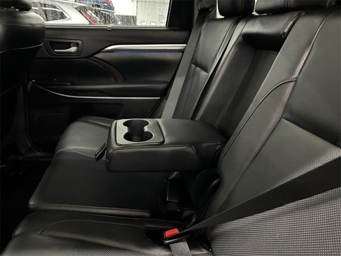 Used 2018 Toyota Highlander Limited Platinum image 21