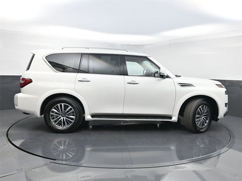 Used 2024 Nissan Armada SL w/ Captain's Chairs Package image 46