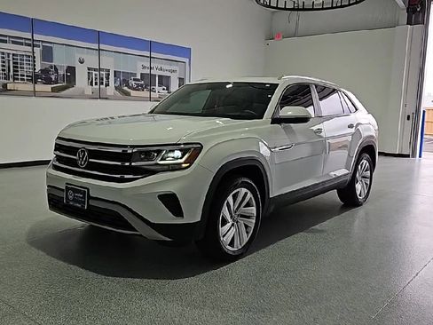 Certified 2023 Volkswagen Atlas Cross Sport SE w/ Panoramic Sunroof Package FWD image 4