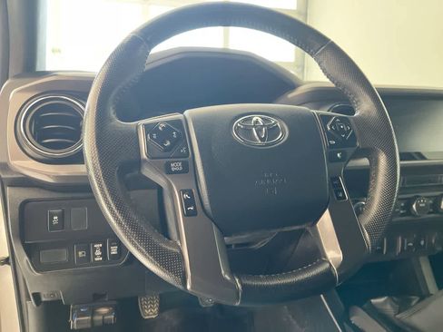 Used 2020 Toyota Tacoma TRD Sport w/ TRD Premium Sport Package AWD/4WD image 14