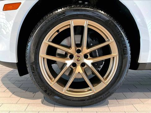 Used 2026 Porsche Macan AWD/4WD image 14