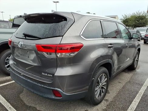 Certified 2019 Toyota Highlander XLE AWD/4WD image 3