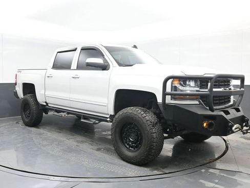 Used 2018 Chevrolet Silverado 1500 LT w/ All Star Edition AWD/4WD image 2