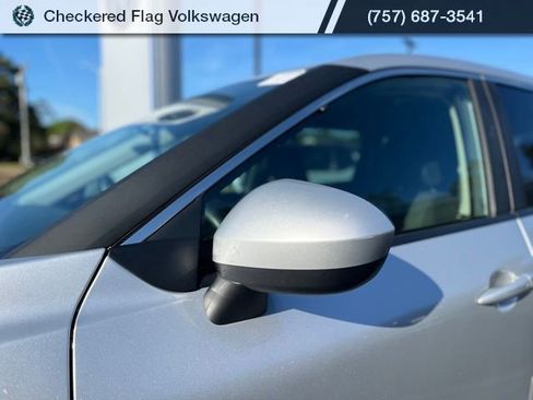 Used 2024 Nissan Rogue SV FWD image 2