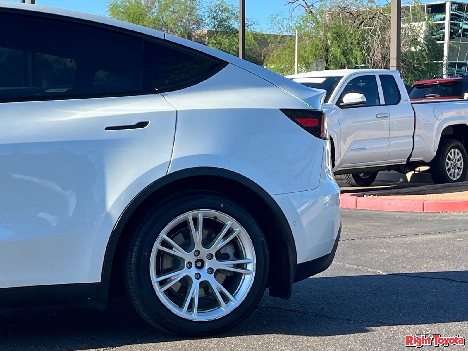 Used 2021 Tesla Model Y 2WD image 10