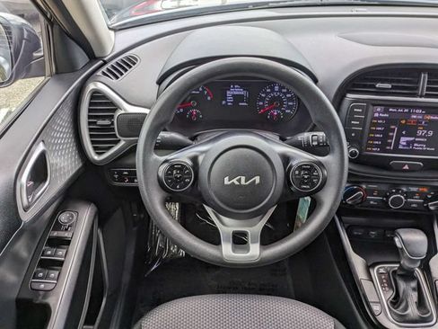 Used 2022 Kia Soul LX w/ Technology Package FWD image 17