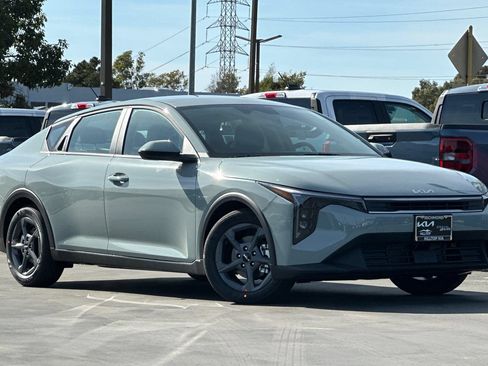New 2026 Kia K4 FWD image 2