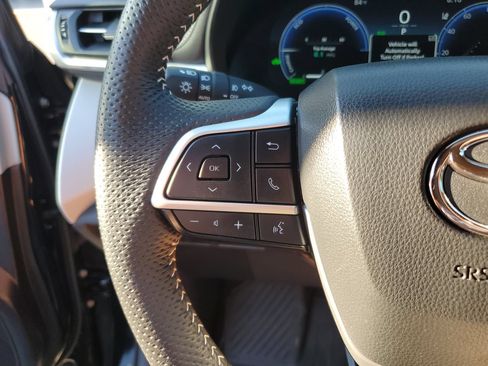 Used 2025 Toyota Sienna XSE FWD image 28