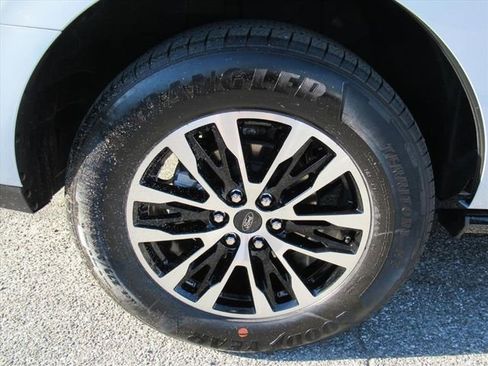 Used 2025 Ford Expedition Platinum AWD/4WD image 7