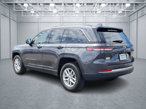Used 2024 Jeep Grand Cherokee Laredo X AWD/4WD image 8
