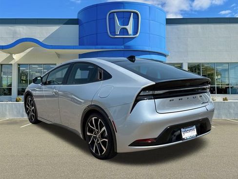 Used 2024 Toyota Prius Prime FWD image 4