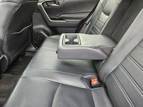 Used 2021 Toyota RAV4 XLE Premium AWD/4WD image 18