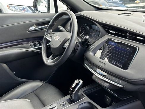 Used 2022 Cadillac XT4 Luxury w/ Cold Weather Package image 32