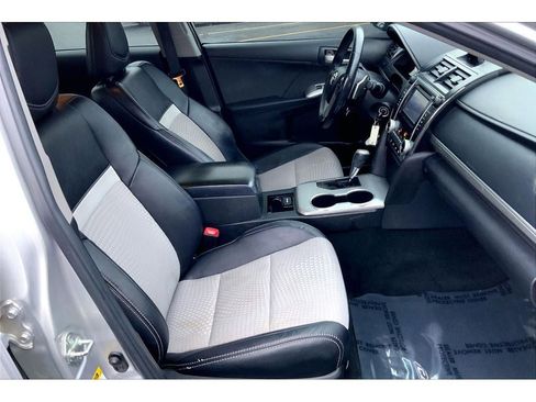 Used 2012 Toyota Camry SE image 8