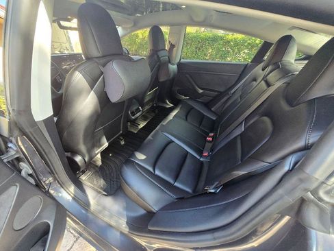 Used 2022 Tesla Model 3 Long Range AWD/4WD image 5
